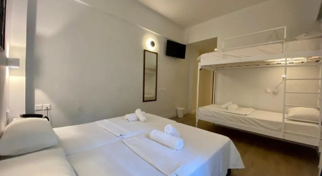 Четырёхместный номер Standard Platon Hotel