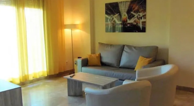 Apartamento espacioso muy tranquilo y con jardines cercano a la playa y con 06 piscinas, Забронировать Апартаменты/квартира Апартаменты Эстепона, Апартаменты/квартира