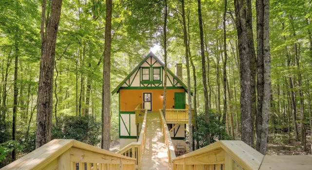Wooded Retreat w/ Decks & Views in Beech Mountain!, Забронировать Дом для отпуска Бич Маунтин Аппалачи