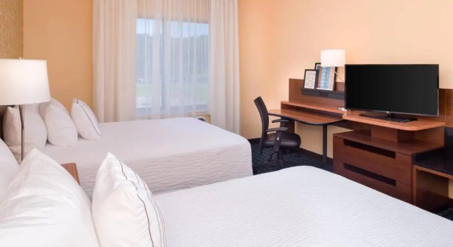 Четырёхместный номер Standard Fairfield Inn & Suites by Marriott Huntington