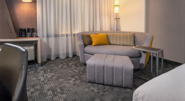 Двухместный люкс Courtyard Dallas Grand Prairie