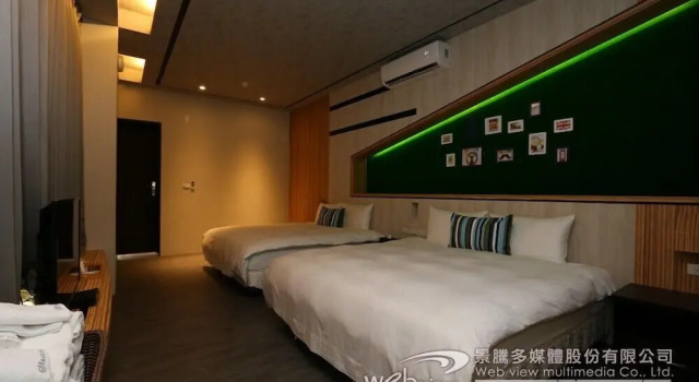 Четырёхместный номер Economy с балконом Ruo Shui Hotspring Hotel