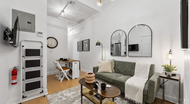 2BR 2BA in Historic Brownstone Near Subway, Забронировать Апартаменты/квартира Апартаменты Нью-Йорка, рядом с Levien Gymnasium, Апартаменты/квартира