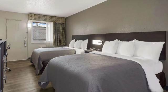 Четырёхместный номер Standard Quality Inn Charleston - West Ashley
