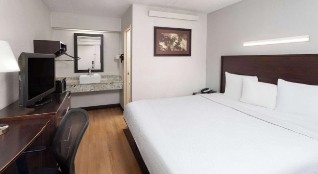 Двухместный номер Standard Travelodge by Wyndham Peoria