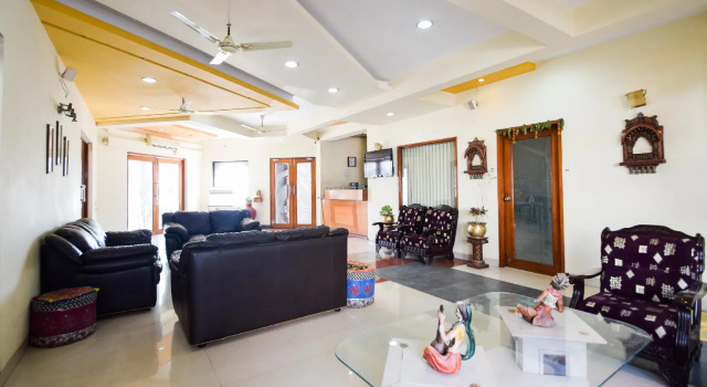 OYO 25008 Shree Ji Resort, Забронировать Курортный отель Отели штата Раджастхана с парковкой, Парковка
