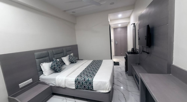 The 7 elevan hotel, Boek Hotel Sanand Gujarat