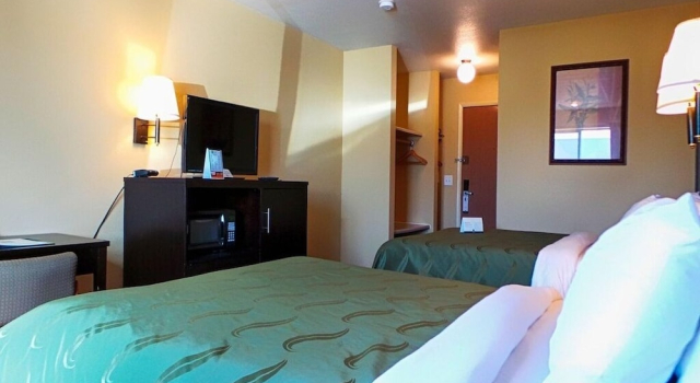 Четырёхместный номер Economy Urban Inn & Suites