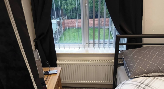 Dale Combe is a mid Terrace House, Buchen Sie Hotel Middleton Greater Manchester