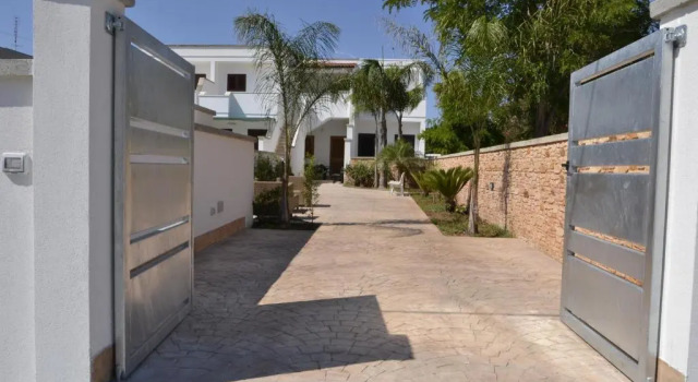 Appartamenti Via Corfù - Le vie di Omero, Book Hotel Melendugno Salento