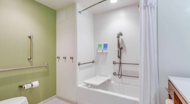 Двухместный люкс Home2 Suites by Hilton Albany Airport/Wolf Rd