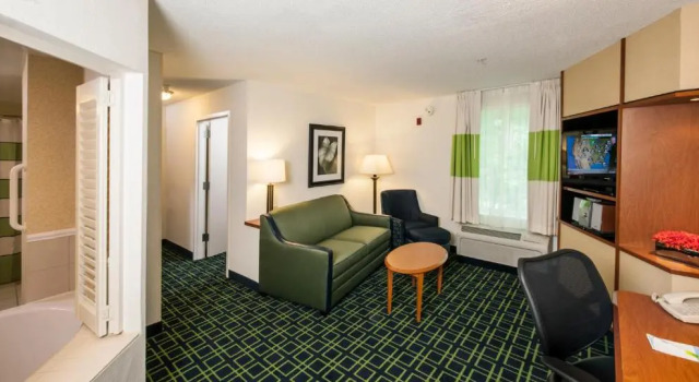 Двухместный люкс c 1 комнатой Fairfield Inn & Suites by Marriott Brunswick Freeport