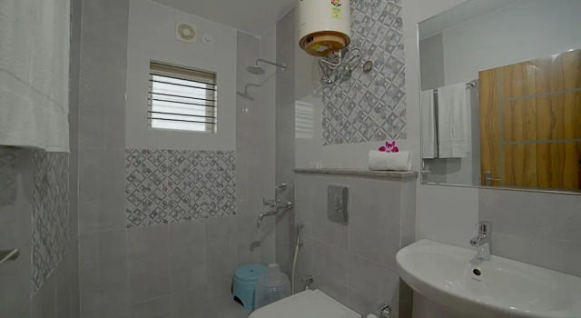 Двухместный номер Standard с балконом и с видом на город SM Royal Suites