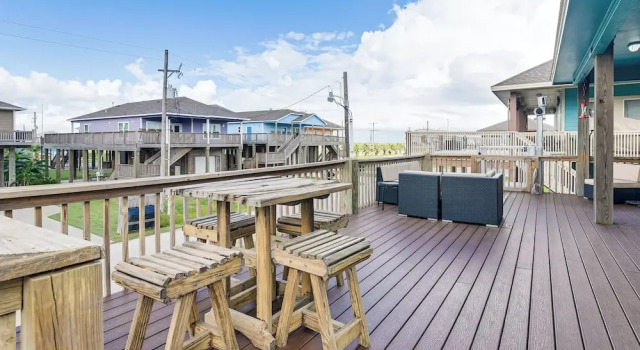 Walk to the Ocean: Family Retreat in Crystal Beach, Rezerwuj Dom wakacyjny Hotele w Crystal Beach z parkingiem, Parking