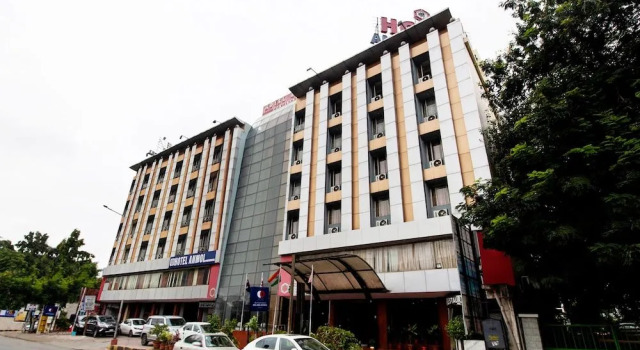 Capital O 49411 Hotel Anmol Continental