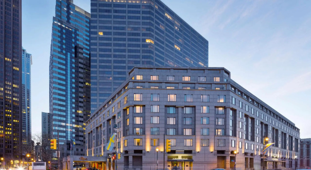 Двухместный номер Standard с видом на воду The Logan Philadelphia, Curio Collection by Hilton