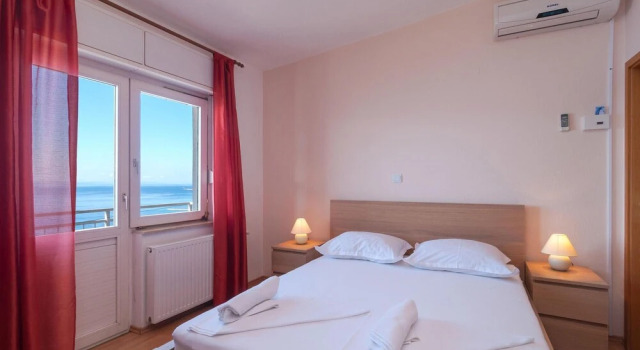 Beautiful Home in Omis With Wifi and 8 Bedrooms