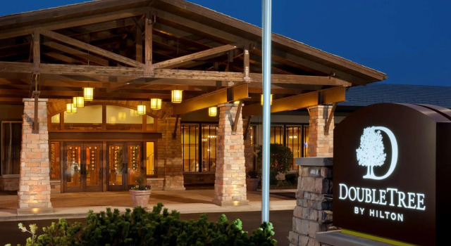 Четырёхместный номер Standard DoubleTree by Hilton Libertyville-Mundelein