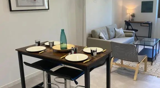 T3 2 chambres-centre-ville Place d'Armes Clim-Wifi, Rezervasyon Daire Var coast otoparklı oteller, Otopark