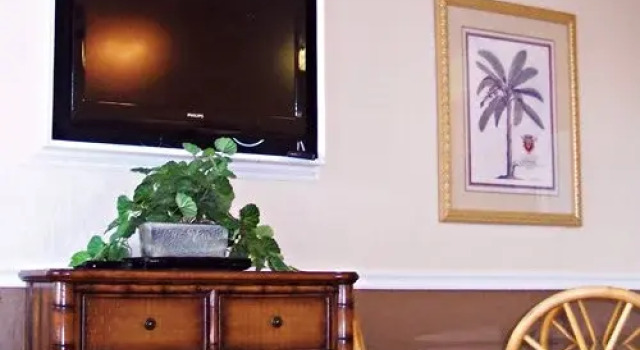 Beachfront Isle of Palms Condo w/ Balcony & Pool!