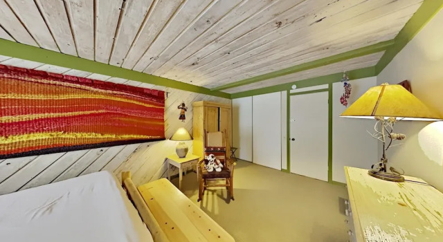 Beautiful One Bedroom Condo! Just Steps to Mammoth Mountain with Fully Equipped Kitchen! by RedAwning, Varaa Huoneisto Hotellit Mammoth uima-altaalla, Uima-allas
