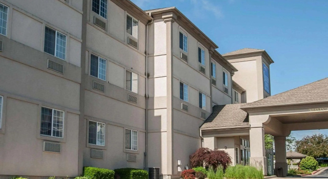 Номер Standard Sleep Inn & Suites Lake of the Ozarks