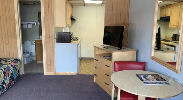Четырёхместный номер Standard MacThrift Motor Inn
