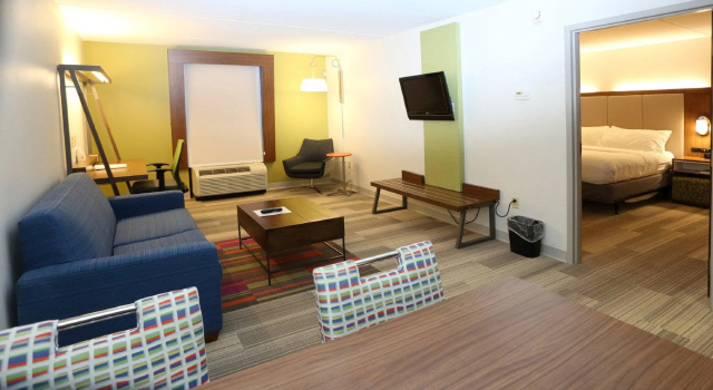 Четырёхместный люкс Holiday Inn Express & Suites Newport News by IHG