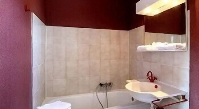 Номер Standard Logis Hôtel Le Mistral - Restaurant - Montélimar Sud