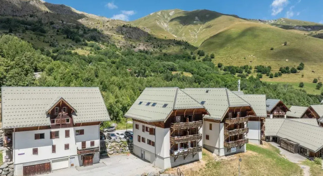 Апартаменты Cozy Alpine Apartment With Pool
