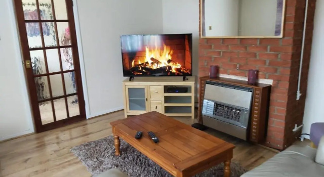 Коттедж Eddiwick House - Huku Kwetu Dunstable -Spacious 4 Bedroom House - Beds Suitable for Builders and Contractors
