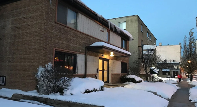 1 BR Apt Near Marquette University by Frontdesk, Забронировать Апартаменты/квартира Отели Милуоки с парковкой, рядом с Discovery World, Парковка