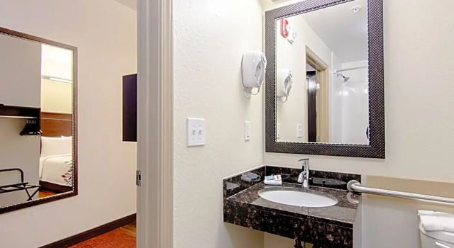 Одноместный номер Deluxe Red Roof Inn Locust Grove