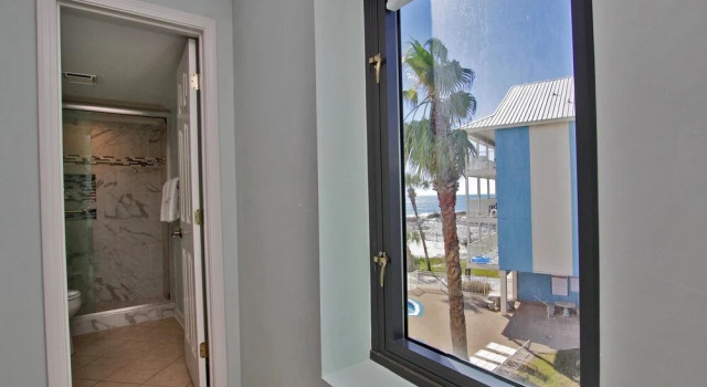 Номер Standard Island Winds West 280 by Youngs Suncoast