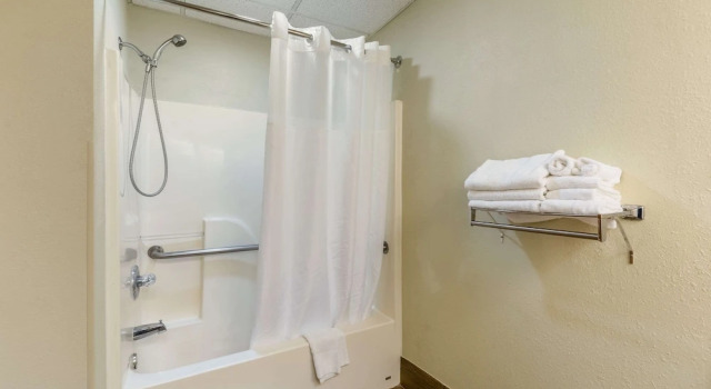 Двухместный номер Standard Quality Inn & Suites Southport