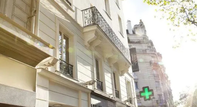Кровать в общем номере Trianon Gare de Lyon