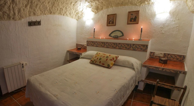 Spa la Cueva, Book Ferieresort Alcala del Jucar 