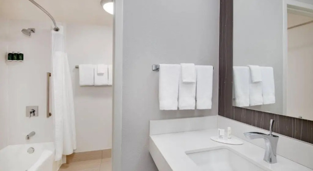 Четырёхместный номер Standard Courtyard by Marriott Birmingham Homewood