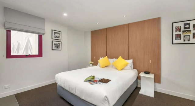 Апартаменты Deluxe Plum Carlton Serviced Apartments