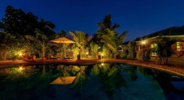 Номер Deluxe Dzimbahwe Guest Lodge