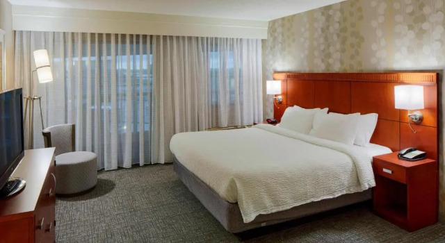Номер Standard Columbus Hilliard Hotel