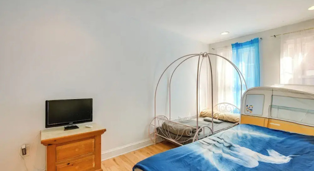 Апартаменты Quirky Baltimore Townhome ~ 2 Mi to Inner Harbor