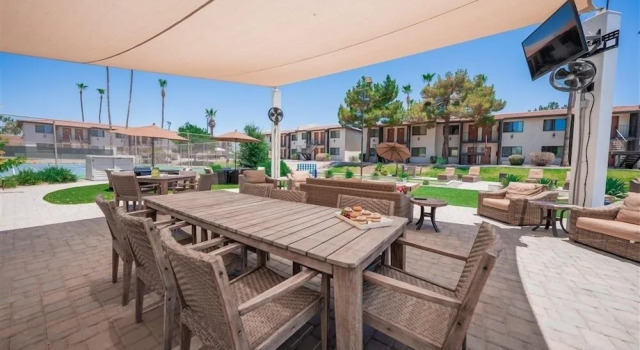 Апартаменты Scottsdale's Premium Short Term Getaway, Fully Furnished 1 Bedroom Homes, Free Golf, Cable, Utilities, Wi-fi, Parking, Pool, and Bike Trails- Unit 127 by Redawning