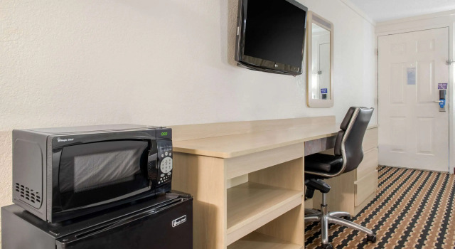 Четырёхместный номер Standard Rodeway Inn Sharonville - Cincinnati North