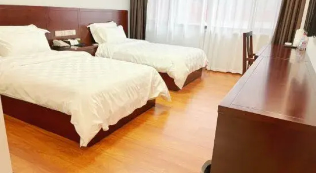 Люкс Luyue-Qiyun International Hotel (Pu Songling Former Residence Lutai Sports Plaza)