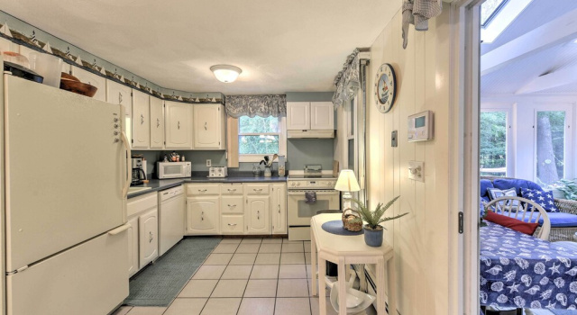 Коттедж Mashpee House w/ Wraparound Deck - Walk to Beach!