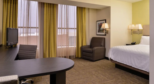 Люкс Candlewood Suites Terre Haute by IHG
