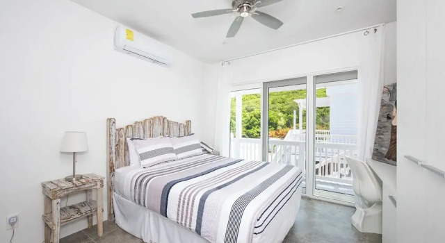 Secluded Luxury: New Beachfront Home With Pool, Prenota Villa Gregory Town Harbour Island.