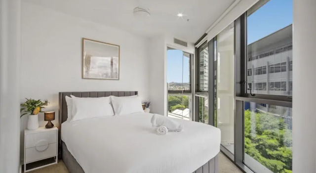 Stylish 1-bed Apartment in South Brisbane, Забронировать Апартаменты/квартира Брисбен-Юг Брисбен, рядом с Паромный терминал South Bank