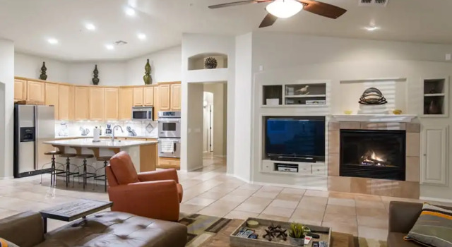 Sonoran Desert Retreat 4 BR by Casago, Забронировать Дом для отпуска Отели Скотсдейл с парковкой, Парковка